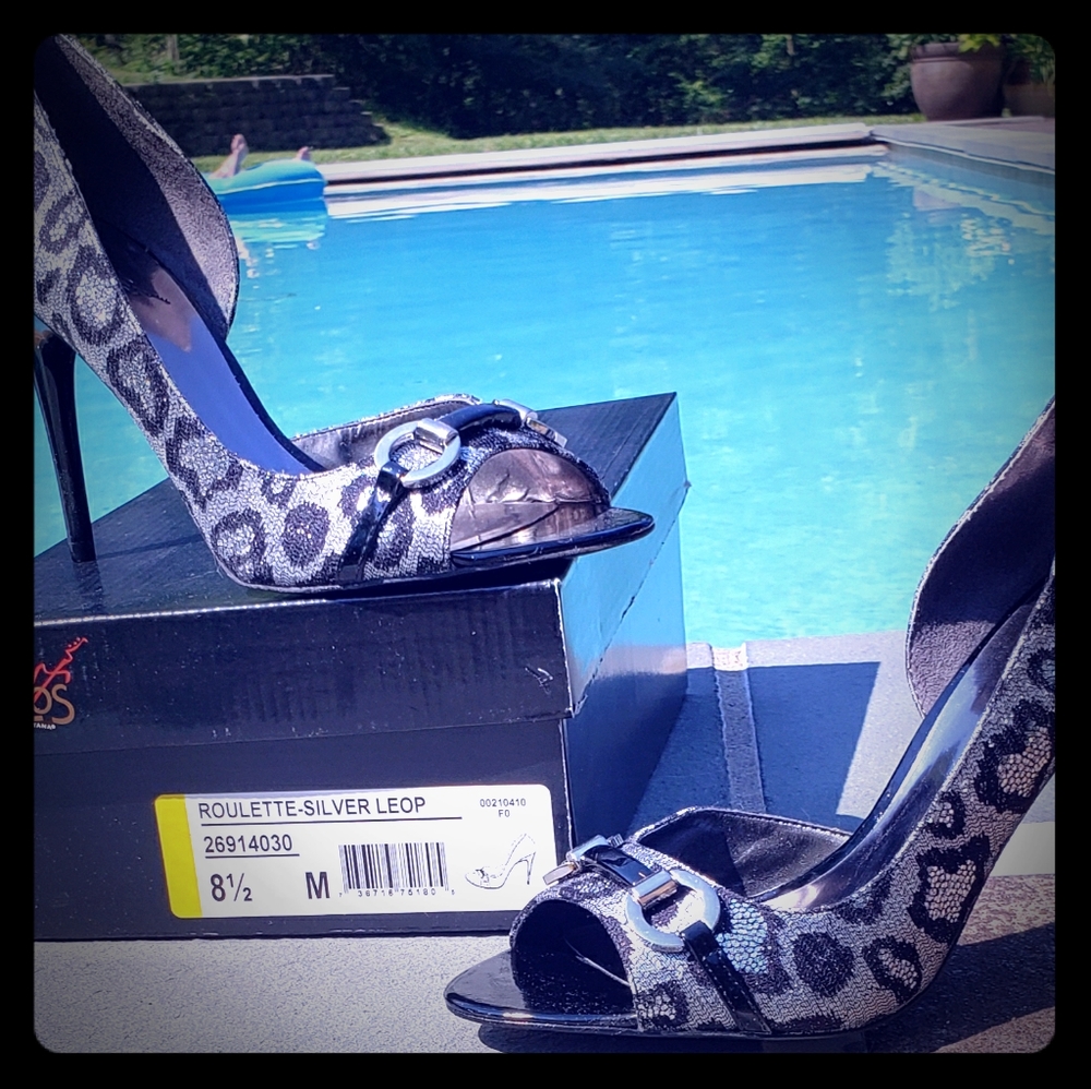 Stilleto Carlos Santana silver leopard -never worn